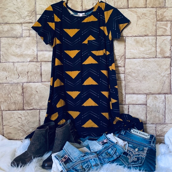 LuLaRoe Dresses & Skirts - 🦄 LulaRoe Carly Triangle Arrow Dress